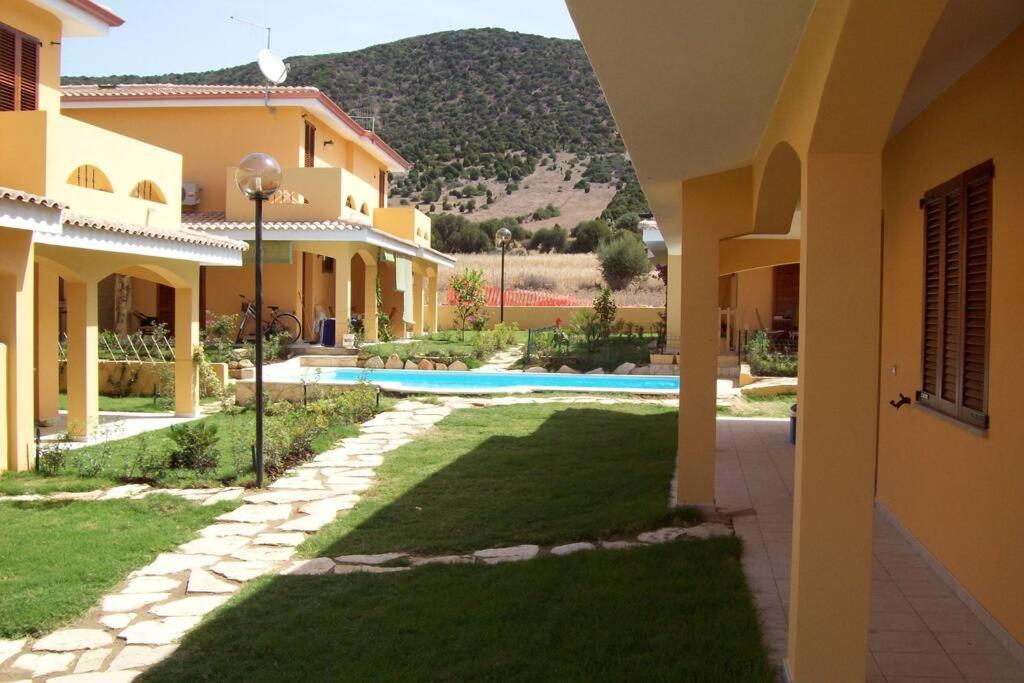 Villa Su Due Livelli Super Accessoriata SantʼAnna Arresi Exterior foto